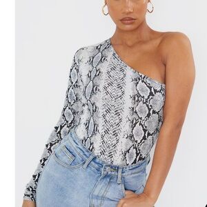 Snake Printed One Sleeve Bodysuit 💸